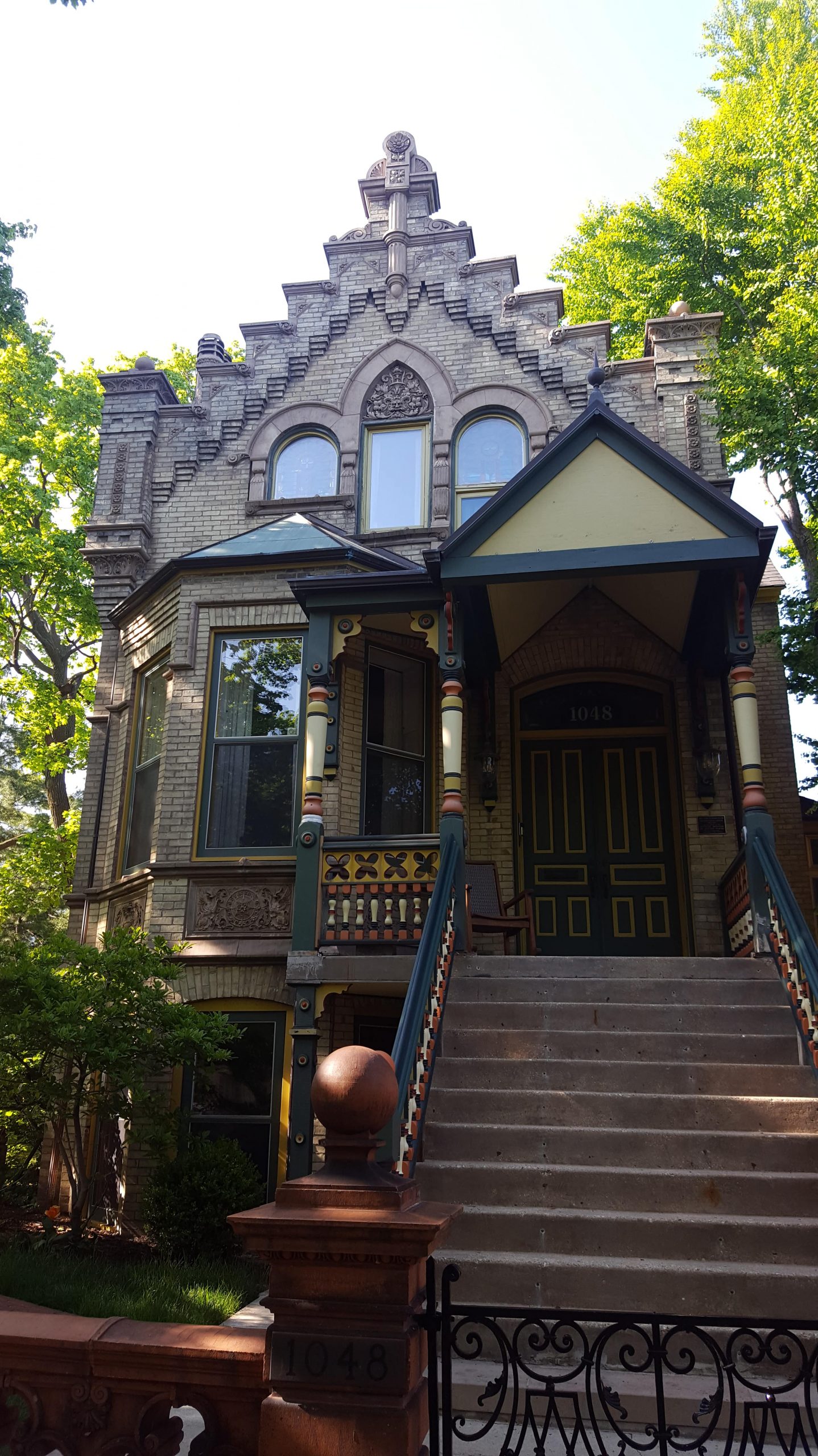 overlooked beautiful buildings in Chicago Terra Cotta Row Lake View Rokham House