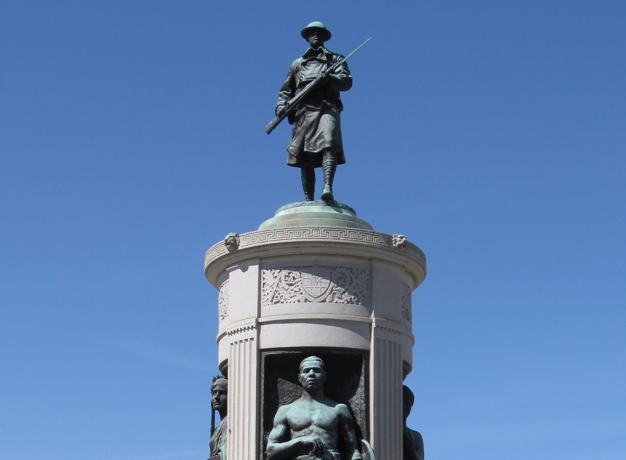 victory monument bronzeville